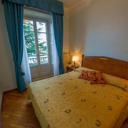 Lägenhet Sleeps 5 Menaggio